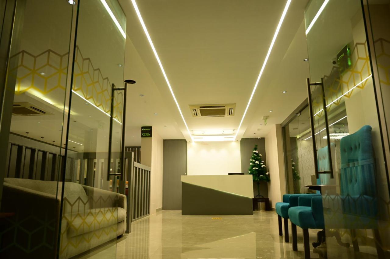 Hotel Sterling Keys By Tgi Bengaluru Zewnętrze zdjęcie
